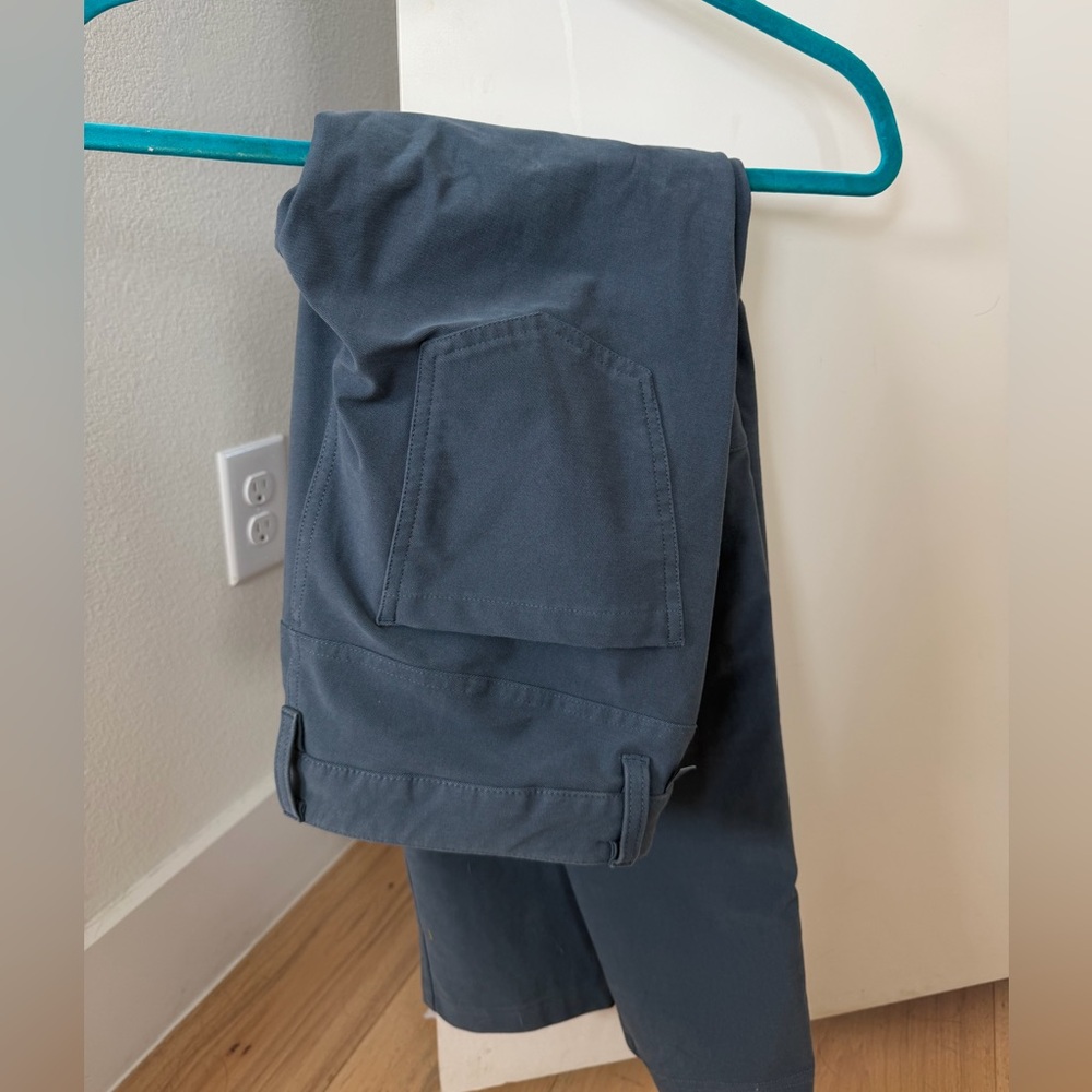 Blue Lululemon men’s ABC pant 28 inch inseam